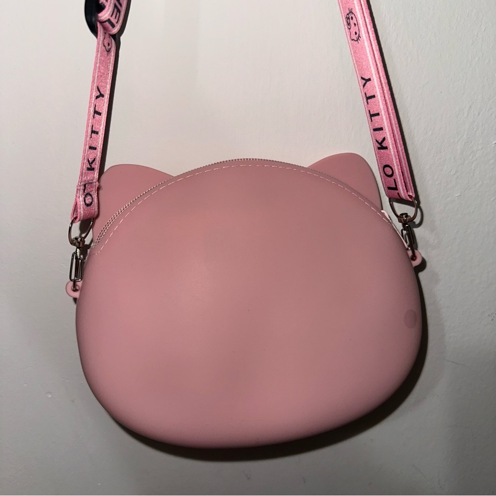 NIP Hello Kitty Pink Large Silicone Crossbody Bag with Adjustable Strap - Picture 7 of 8